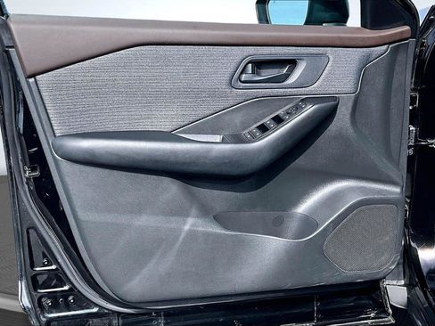 Used 2023 Nissan Rogue S image 23