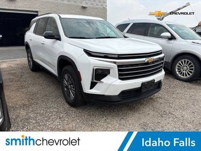 Used 2025 Chevrolet Traverse LT
