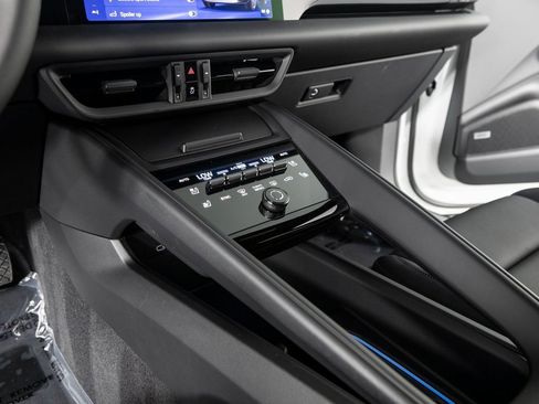 New 2025 Porsche Macan 4 Electric image 36