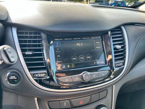 Used 2018 Chevrolet Trax LT w/ LT Convenience Package FWD image 13