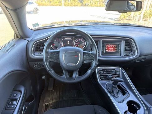 Used 2017 Dodge Challenger SXT image 13