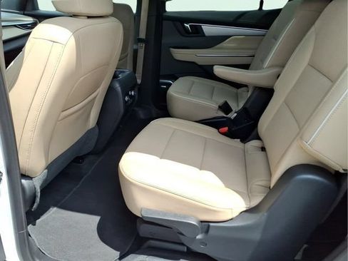 Used 2025 Buick Enclave Preferred AWD/4WD image 16
