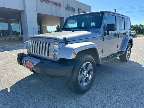 Used 2016 Jeep Wrangler Unlimited Sahara w/ Connectivity Group AWD/4WD image 1