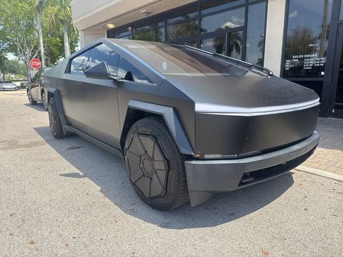 Used 2024 Tesla Cybertruck AWD Crew Cab image 1