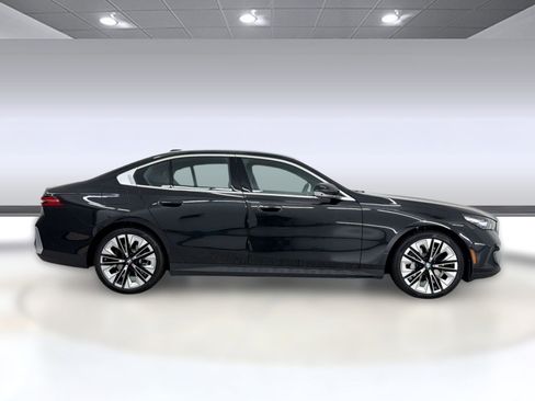 New 2026 BMW 530i RWD image 8