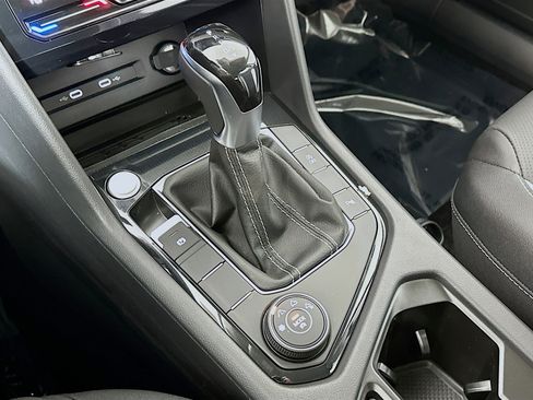 New 2026 Volkswagen Taos SEL AWD/4WD image 17