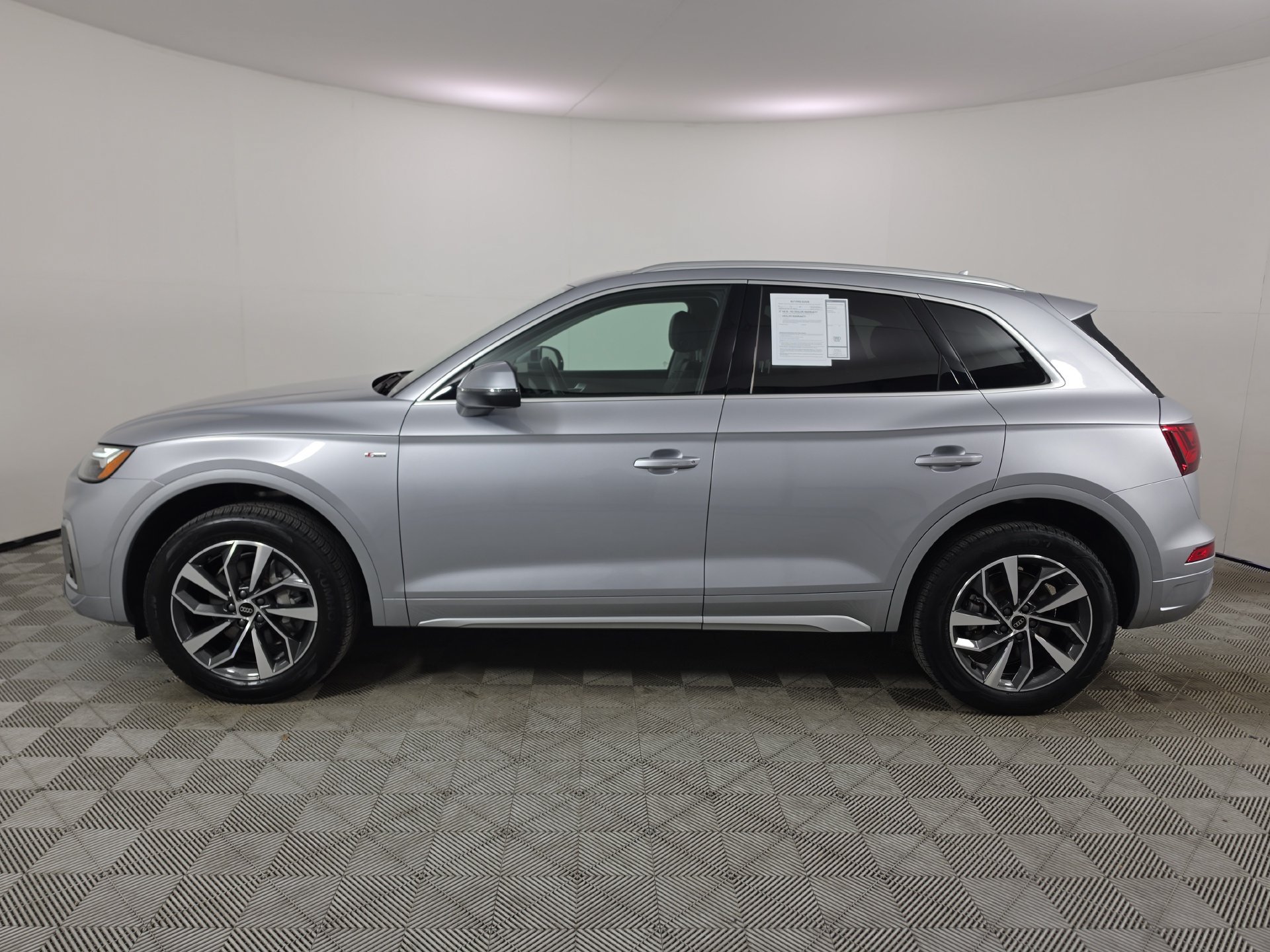 Used 2024 Audi Q5 2.0T Premium Plus w/ Premium Plus Package AWD/4WD image 4