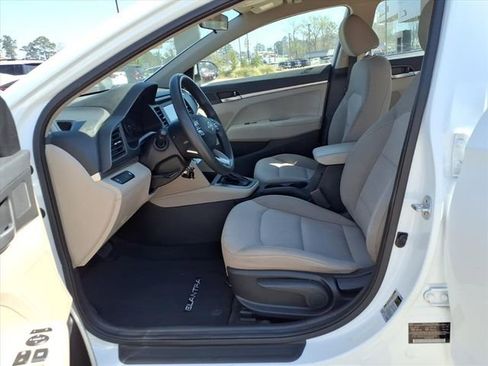 Used 2019 Hyundai Elantra SE image 11