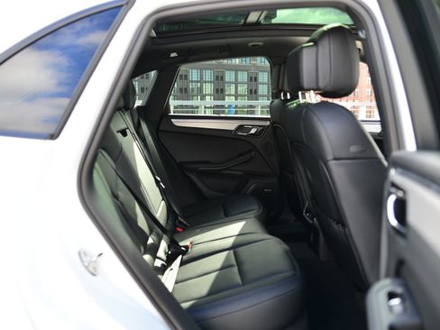 Certified 2026 Porsche Macan AWD/4WD image 26