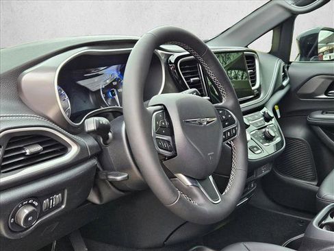 New 2026 Chrysler Pacifica Select FWD image 3