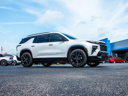 Used 2024 Chevrolet Traverse RS w/ LPO, Floor Liner Package image 2