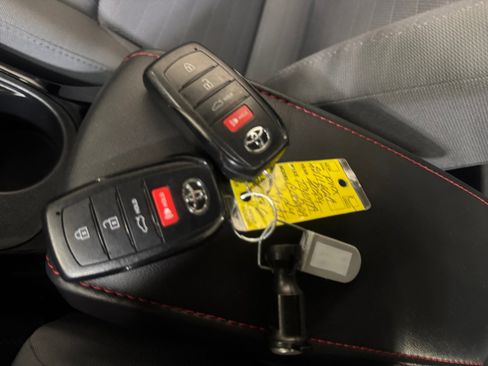 Used 2024 Toyota Corolla SE w/ SE Package image 27