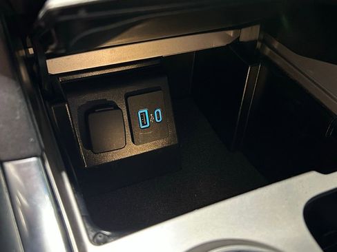 Used 2021 Ford Explorer XLT w/ Equipment Group 202A image 16