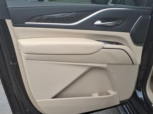 Used 2023 Cadillac Escalade ESV Premium Luxury AWD/4WD image 18