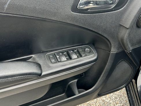 Used 2013 Dodge Charger SE image 5