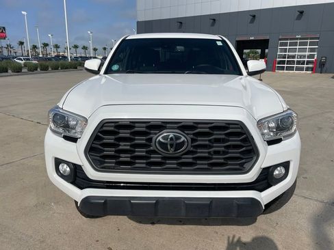 Used 2022 Toyota Tacoma TRD Off-Road w/ Technology Package AWD/4WD image 2