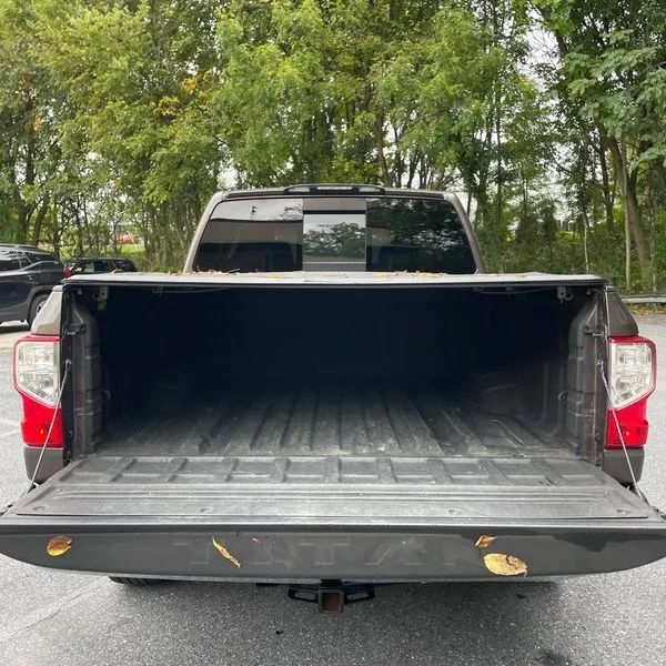 Used 2018 Nissan Titan SV AWD/4WD image 30