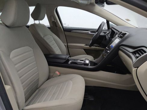 Used 2020 Ford Fusion SE FWD image 21