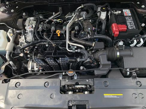Used 2025 Nissan Altima 2.5 SV FWD image 24
