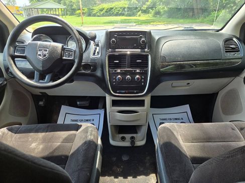 Used 2014 Dodge Grand Caravan American Value Package FWD image 31