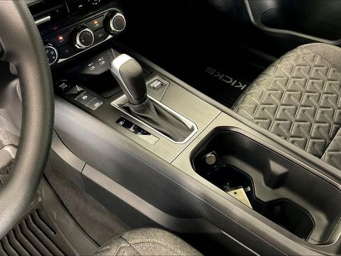 Used 2025 Nissan Kicks SV image 12