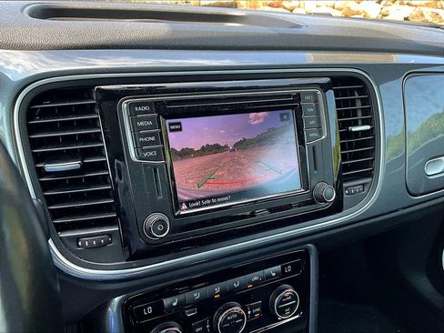 Used 2019 Volkswagen Beetle 2.0T SE image 18