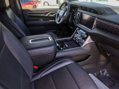 Used 2024 GMC Yukon Denali AWD/4WD image 34