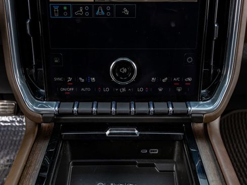 Used 2025 GMC Yukon Denali Ultimate AWD/4WD image 27