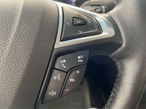 Used 2016 Ford Edge SEL image 19