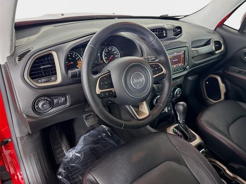 Used 2016 Jeep Renegade Latitude FWD image 10