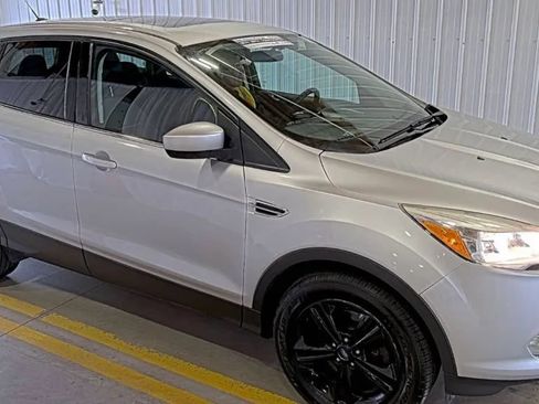 Used 2015 Ford Escape SE AWD/4WD image 2