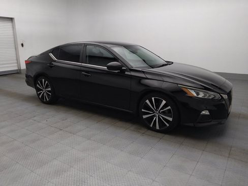 Used 2019 Nissan Altima 2.5 SR FWD image 11