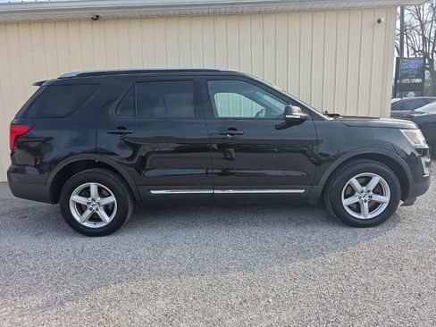 Used 2016 Ford Explorer XLT w/ Equipment Group 201A image 3
