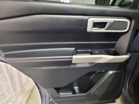 Used 2021 Ford Explorer XLT image 52