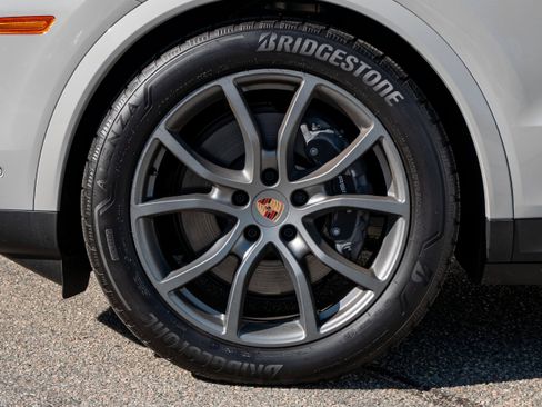 New 2026 Porsche Cayenne AWD/4WD image 18