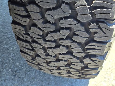 Used 2025 Jeep Wrangler Unlimited Rubicon 4xe w/ Safety Group AWD/4WD image 24