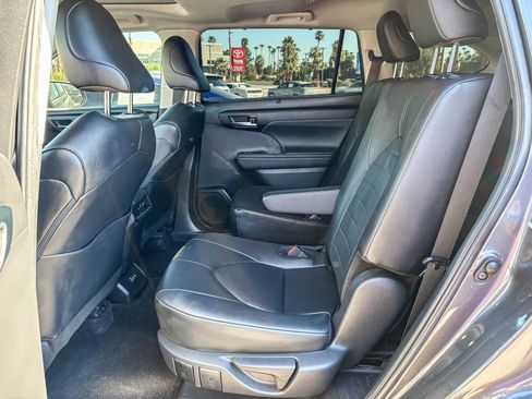 Certified 2024 Toyota Highlander XLE AWD/4WD image 21