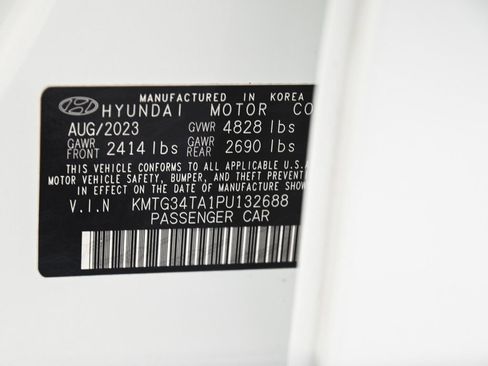 Used 2023 Genesis G70 2.0T image 13