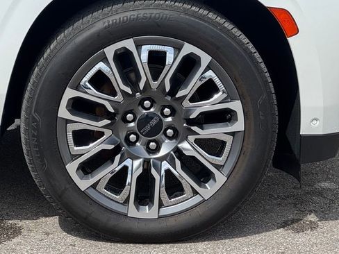 Used 2023 GMC Yukon XL Denali Ultimate image 3