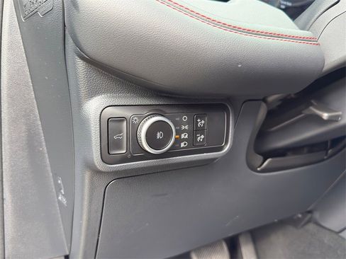 Used 2025 Ford Explorer ST-Line w/ ST-Line Street Pack image 17