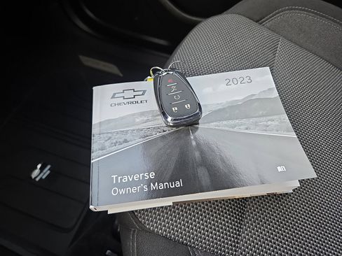 Used 2023 Chevrolet Traverse LT w/ LPO, Floor Liner Package image 41