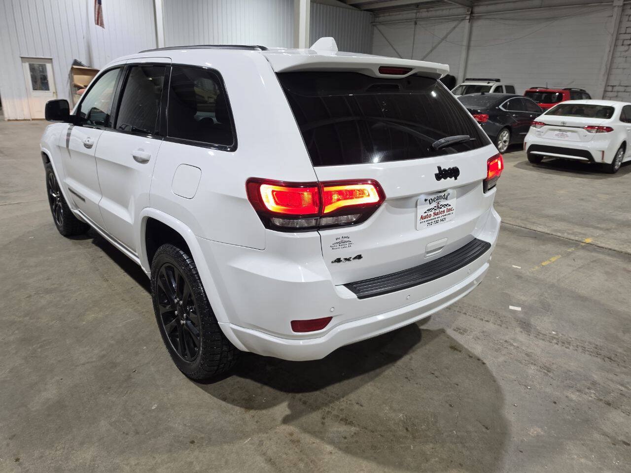 Used 2019 Jeep Grand Cherokee Altitude AWD/4WD image 9