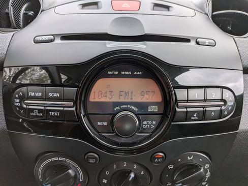 Used 2013 MAZDA MAZDA2 Sport image 17