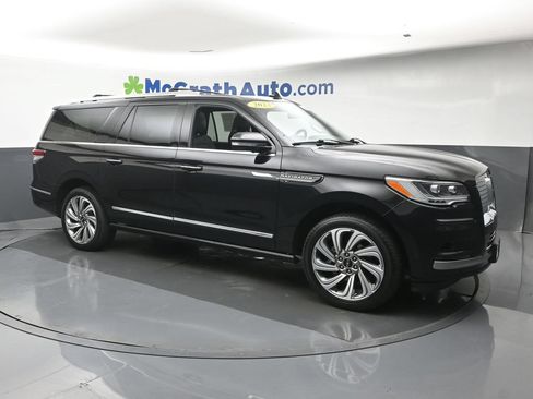 Used 2023 Lincoln Navigator L Reserve AWD/4WD image 2