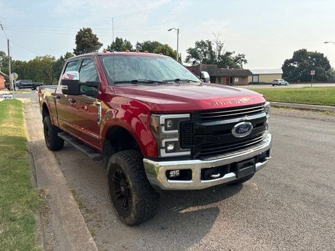 Used 2017 Ford F350 XLT w/ XLT Premium Package AWD/4WD image 10