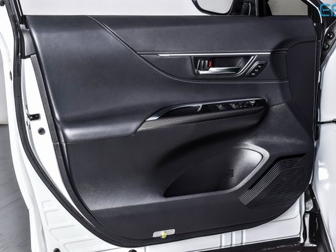 Used 2024 Toyota Venza Nightshade image 15