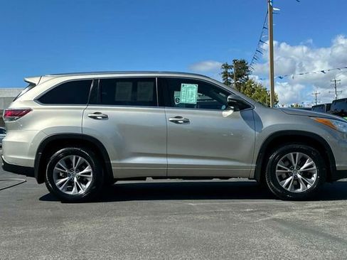 Used 2014 Toyota Highlander XLE image 3