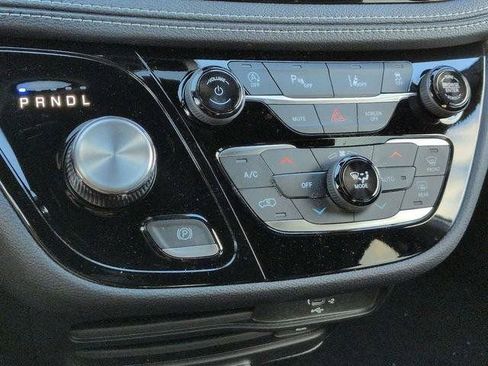 New 2026 Chrysler Pacifica Select AWD/4WD image 22