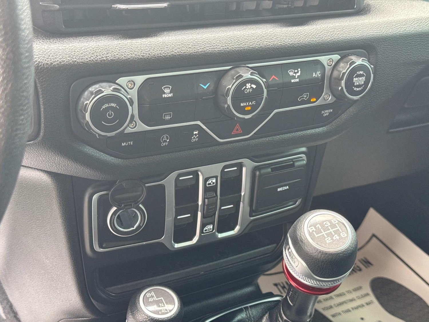 Used 2025 Jeep Wrangler Unlimited Sport AWD/4WD image 31