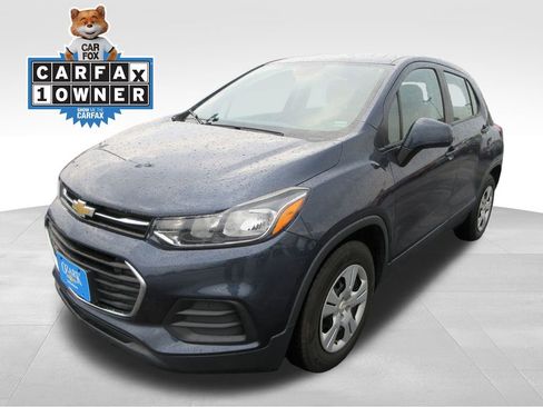Used 2018 Chevrolet Trax LS FWD image 1